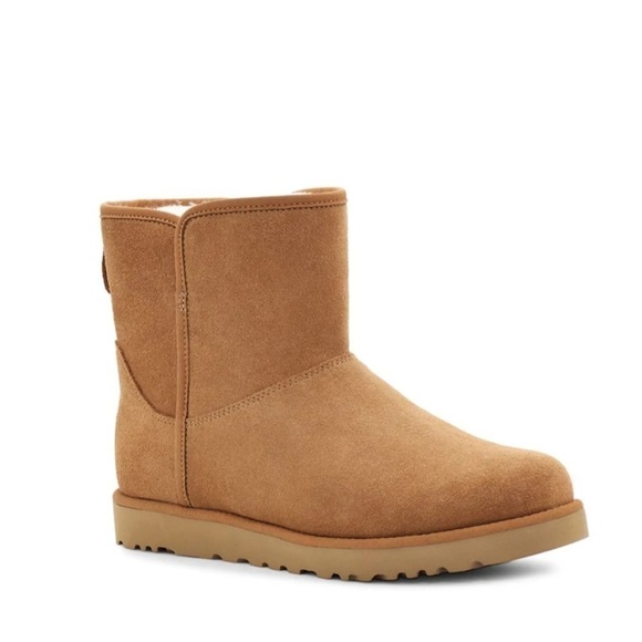 UGG® Cory II Genuine Shearling Lined Boot (Women)
CHESTNUT, Size 5 M nwt - Picture 1 of 2